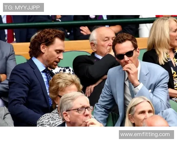 贾巴尔与足球明星同框合影展现体育巨星间的友谊与激情