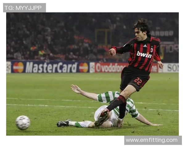 足球巨星卡卡展现书法才华与艺术魅力的精彩瞬间